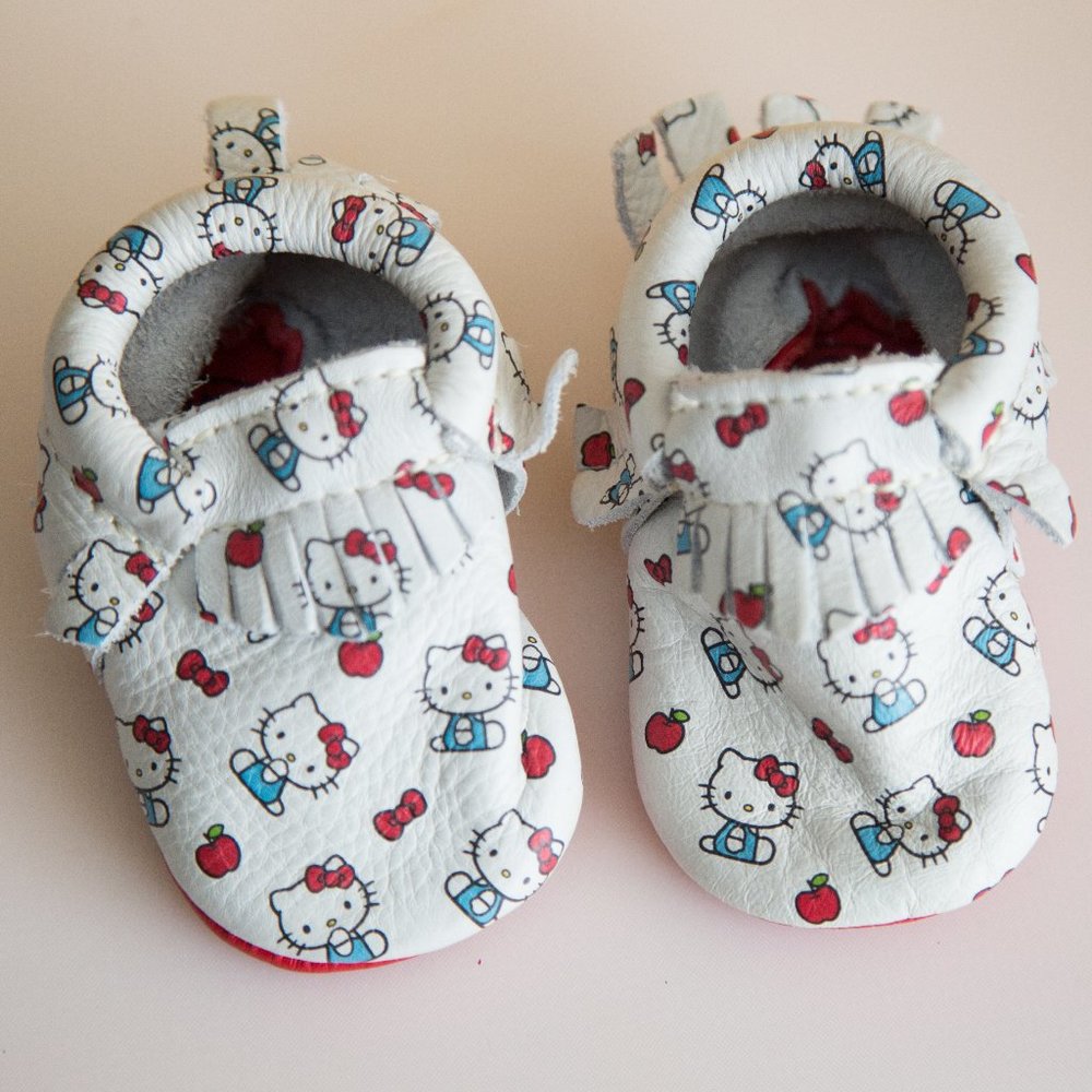 Freshly Picked White/Hello Kitty moccasins